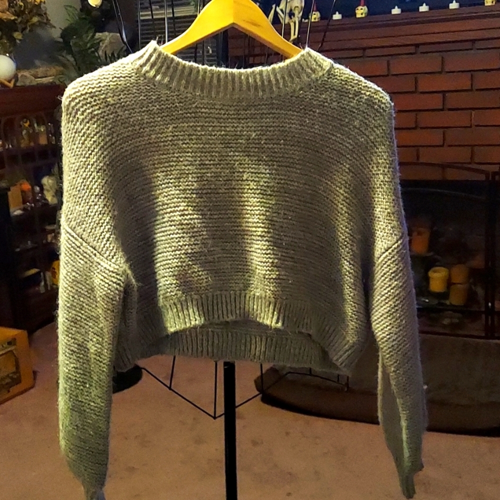 Crop top sweater